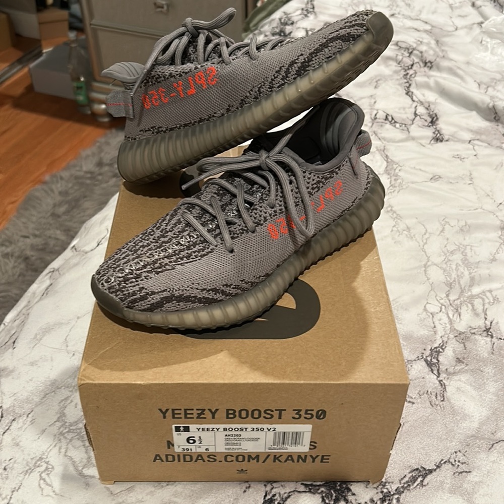 YEEZY BOOST 350 V2